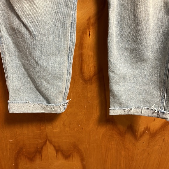 Hollister Ultra High Rise Mom Jean Size 3S - Picture 3 of 8